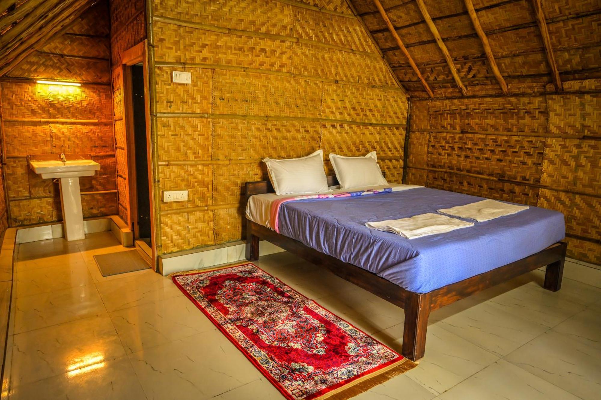 Tamarind Tree Way Side Amenities Hotel Hospet Exterior photo